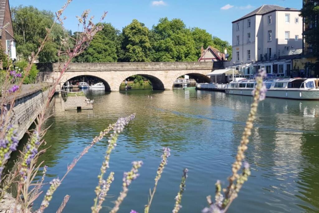 Stunning Riverside Oxford Apartment With Parking ภายนอก รูปภาพ